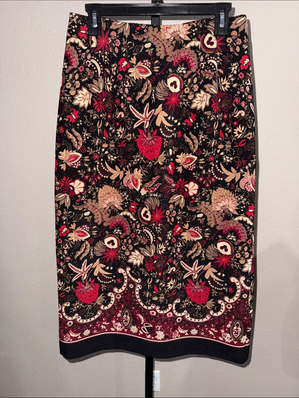 Briggs Floral Paisley Black & Red Midi Skirt size 10P